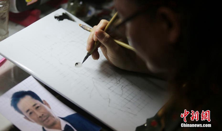 중국 장시의 민간 수공업자, 도자기 그림에 모든 인생 바쳐