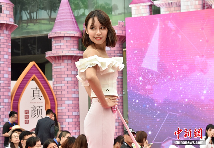 미스 유니버스 베이징 10강 선발, 대륙 미녀들의 아름다운 자태