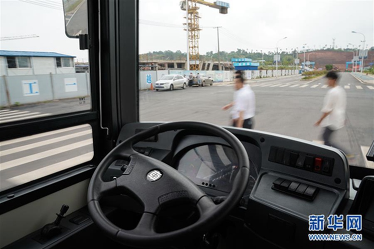 中 국산 12m 전기 스마트 차량, 도로 적응 테스트 진행