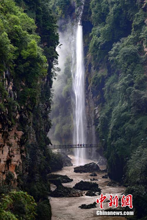 관광객들 홀리는 중국 구이저우 싱이 마령하협곡의 매력