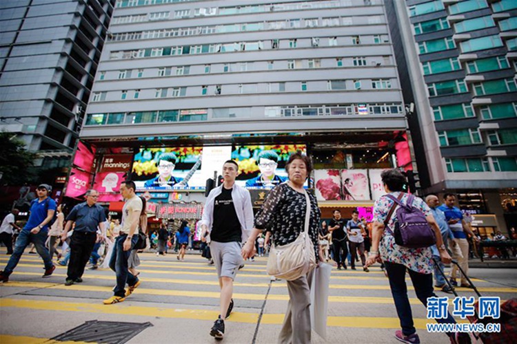 25세 홍콩 청년, 심천에서 맞춤양복 사업으로 대박
