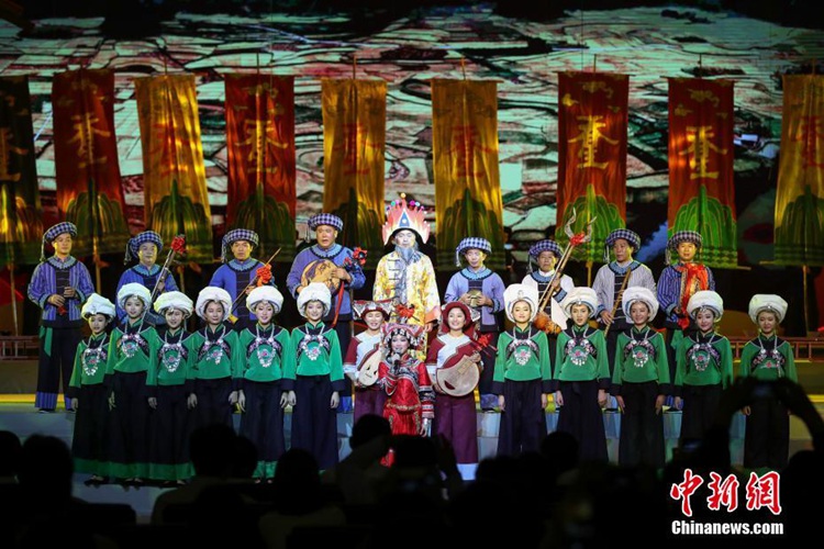 포의족(布依族) 악무 ‘산수팔음’ 구이저우 싱이서 공연