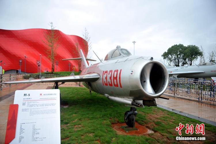 중국 난창에 군사테마공원 무료 개장, 각종 군사 장비 전시