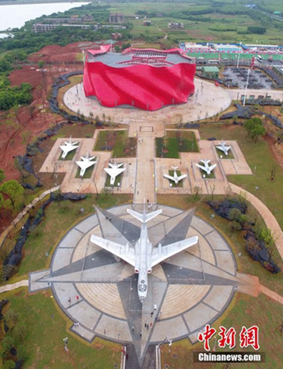 중국 난창에 군사테마공원 무료 개장, 각종 군사 장비 전시