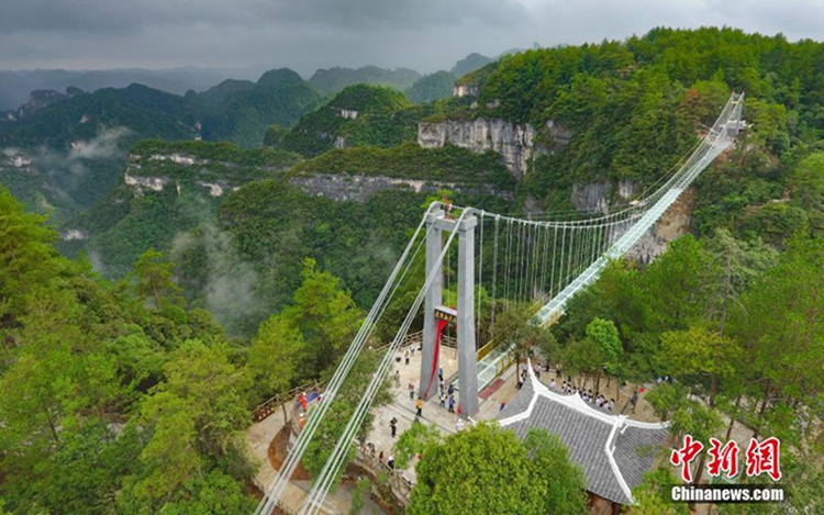 [드론 촬영] 세계자연유산 윈타이산 유리다리