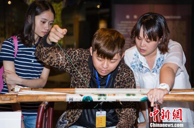 쓰촨 채색비단 ‘촉금’ 배우러 청두 찾은 타이완 학생들