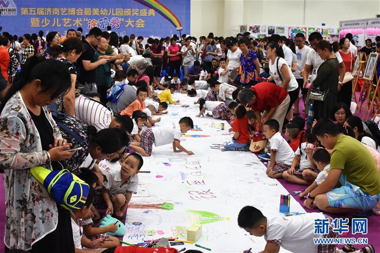 산둥 지난 유치원 어린이들이 펼치는 ‘그래피티 아트’