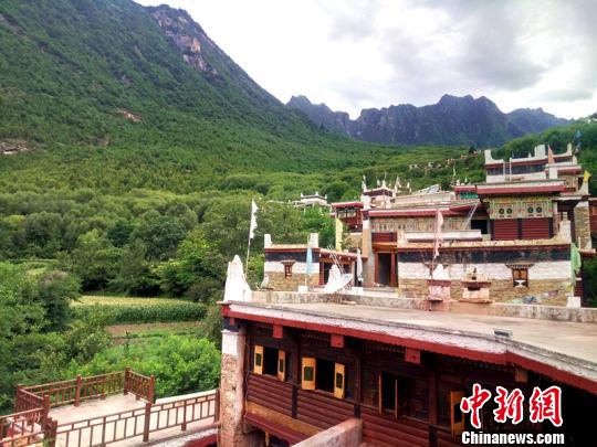 10개국 유학생들이 참가한 ‘체험 중국•쓰촨 여행기’, 장족 문화체험