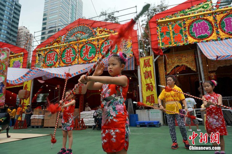 축제의 도시 홍콩에서 펼쳐진 ‘차오저우 희곡 및 문화 합동 퍼레이드’
