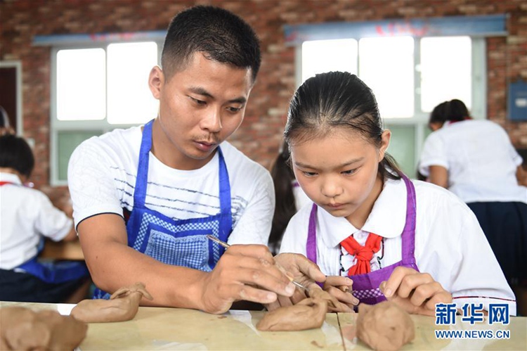 중국 구이저우 초등학교 일제히 개학, 점토 수업으로 맞이하는 개학날