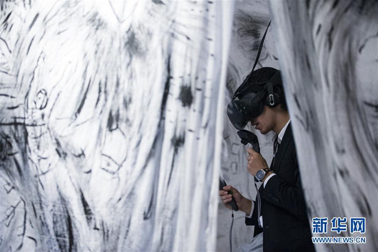 베니스 국제 영화제에 도입된 VR 영화, ‘관람+체험’
