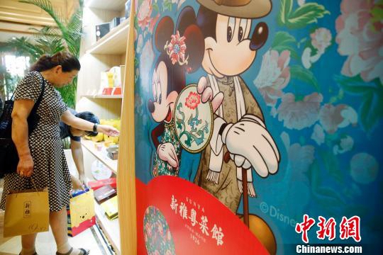 다가오는 추석, 중국 상하이 디즈니랜드 ‘월병’ 인기!