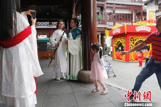 상하이 위위안 추석 문화전, 국내외 관광객들의 시선 사로잡아