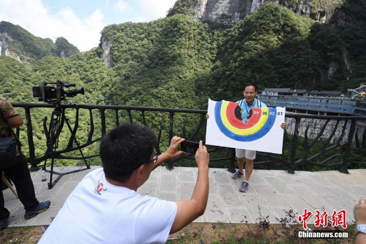 중국 장가계서 열린 윙슈트 플라잉 세계선수권 ‘인간 다트’ 시합