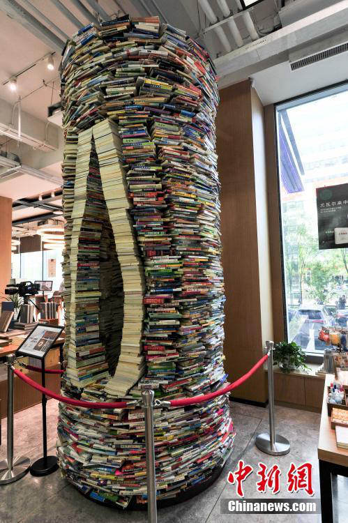 중국 심양에 세워진 4m 높이 ‘도서탑’, 책 7000권 사용