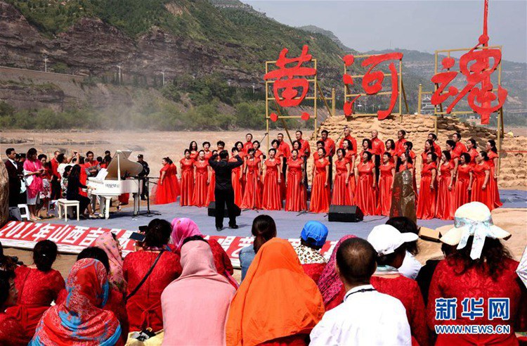 중국 산시 지현서 ‘가창황하’ 합창예술위크 개막, ‘폭포+합창’