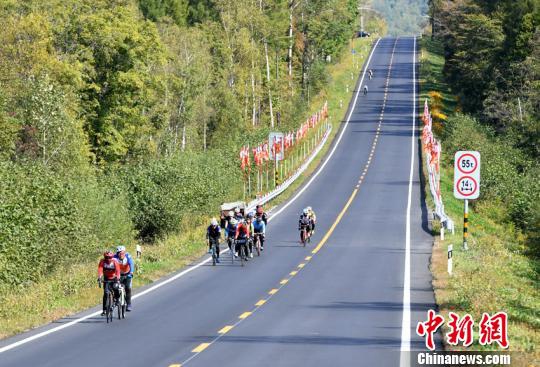 6개국에서 온 600명의 자전거 애호가들 창바이산 가로질러