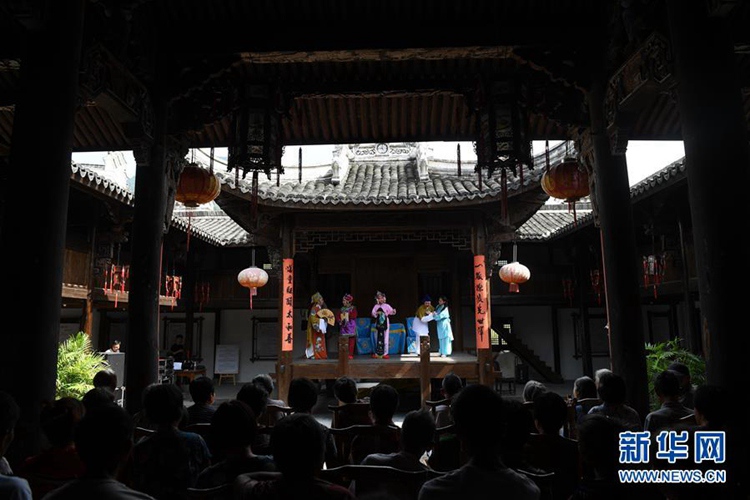 저장 셴쥐: 활짝 열린 문화강당 '외진 지역 찾아가는 공연단'