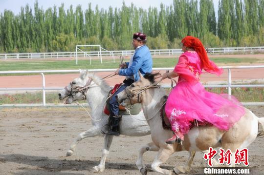 중국 간쑤 아커싸이 카자흐족 사람들이 즐기는 ‘전통 스포츠’