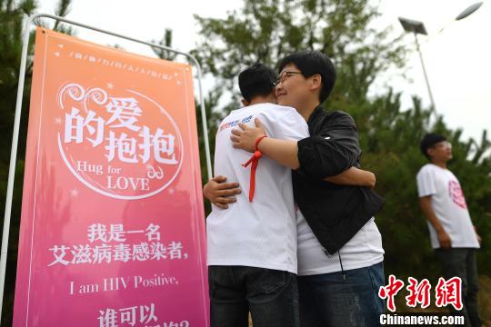 자원봉사자 300여 명 ‘AIDS Walk’…에이즈 환자에 관심 촉구