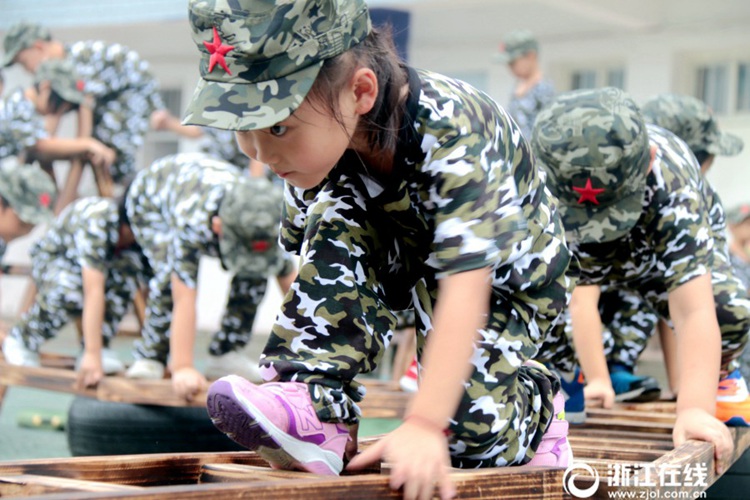 중국 창싱: 유치원 ‘어린이 사관학교’ 개학