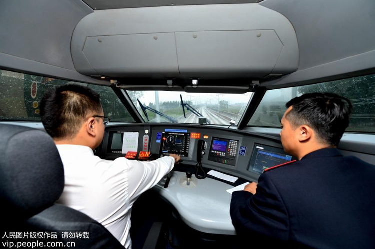 친링산맥 통과하는 첫 고속열차, ‘시청 노선’ 시범운행 돌입