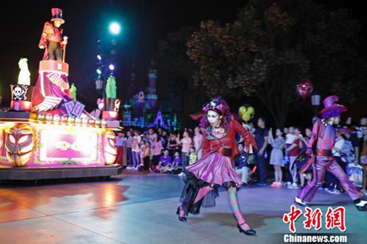 상하이 디즈니랜드의 첫 ‘할로윈데이 페스티벌’, 야간 퍼레이드 인기