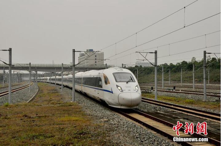 CRH3A형 고속철 국경절 기간 처음으로 운영에 투입