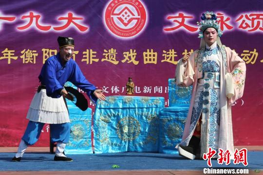 중국 무형문화재 ‘희곡’ 배우들, 초등학교 다니며 문화 전파