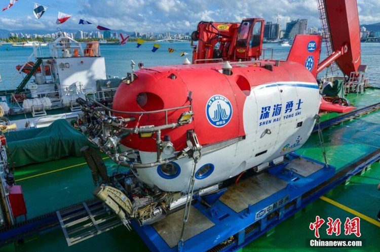 중국 유인잠수정 ‘선하이융스’호 유인 심해잠수 실험 성공