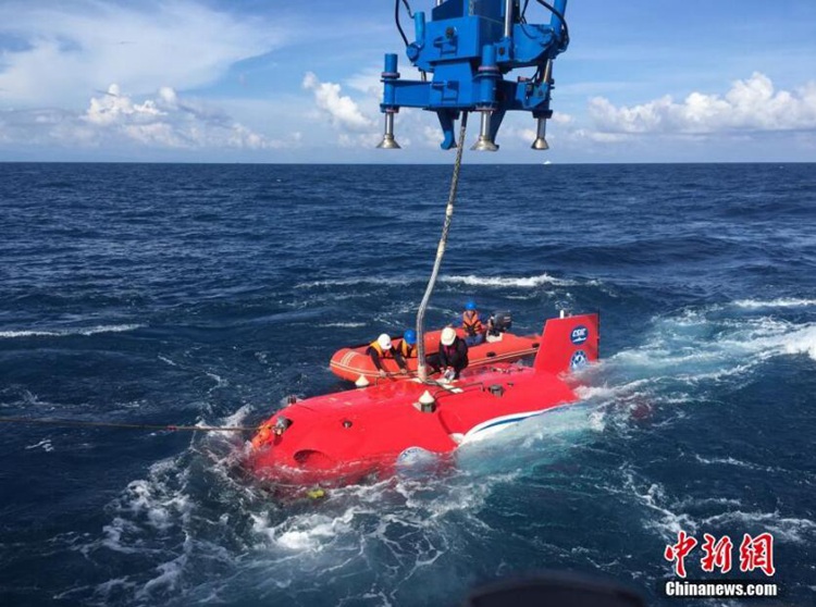 중국 유인잠수정 ‘선하이융스’호 유인 심해잠수 실험 성공