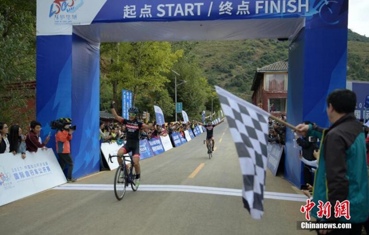 2017 중국 쓰촨 환루구호 국제 자전거대회 개막