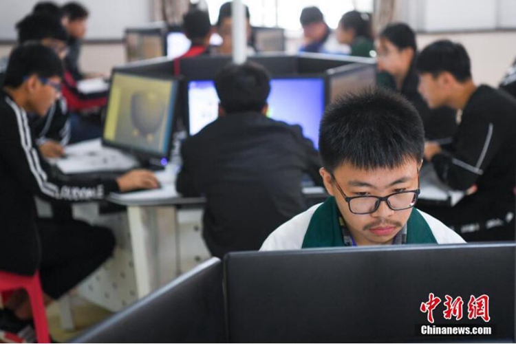 중국 산시: 컴퓨터 기능대회로 학생들 취업 경쟁력 높인다