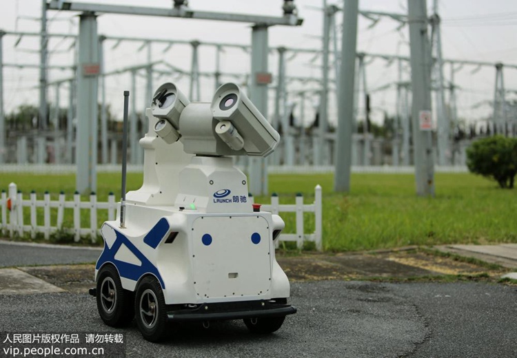 중국 허페이 변전소에 투입된 ‘24시간 순찰 로봇’