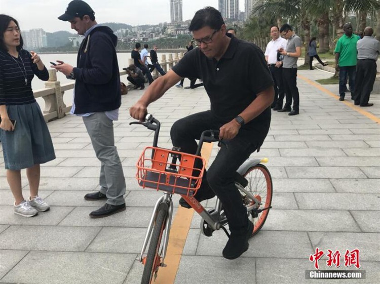 외국인 기자들의 공용자전거 체험…중국 혁신경제에 ‘깜짝’ 놀라