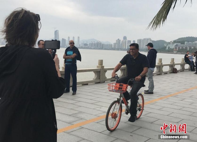 외국인 기자들의 공용자전거 체험…중국 혁신경제에 ‘깜짝’ 놀라
