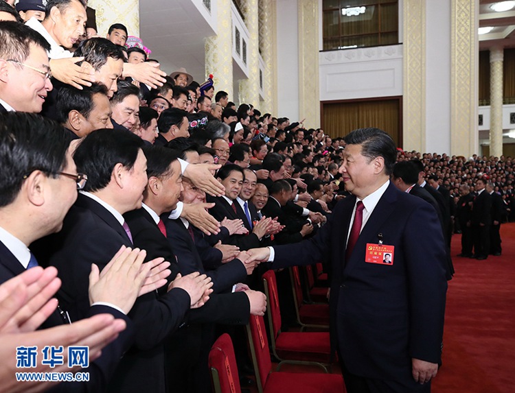 시진핑 등 지도부, 19차 당대회 대표와 특별초청 대표 및 열석자들 직접 만나