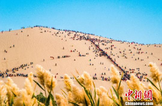 간쑤 둔황 ‘10•1’ 황금연휴 여행객 24만 명 넘어