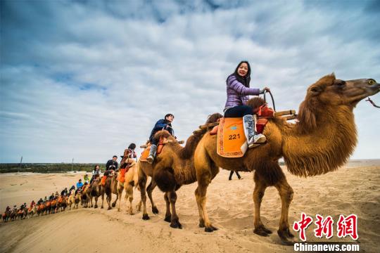 간쑤 둔황 ‘10•1’ 황금연휴 여행객 24만 명 넘어