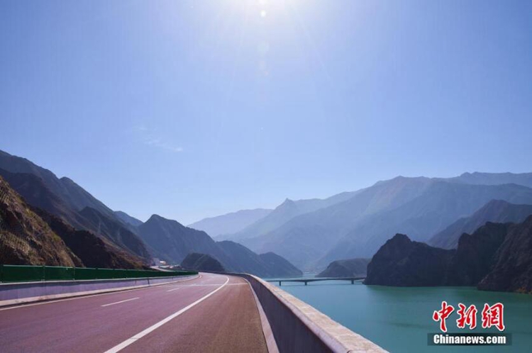 중국 유일 살라족 자치현에 고속도로 개통, 아름다움까지 잡은 대공정