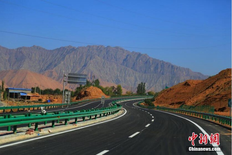 중국 유일 살라족 자치현에 고속도로 개통, 아름다움까지 잡은 대공정