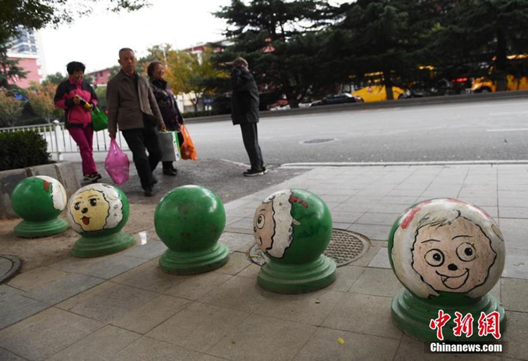 란저우, 시멘트 길가 조형물 도라에몽 등 애니메이션 캐릭터로 변신