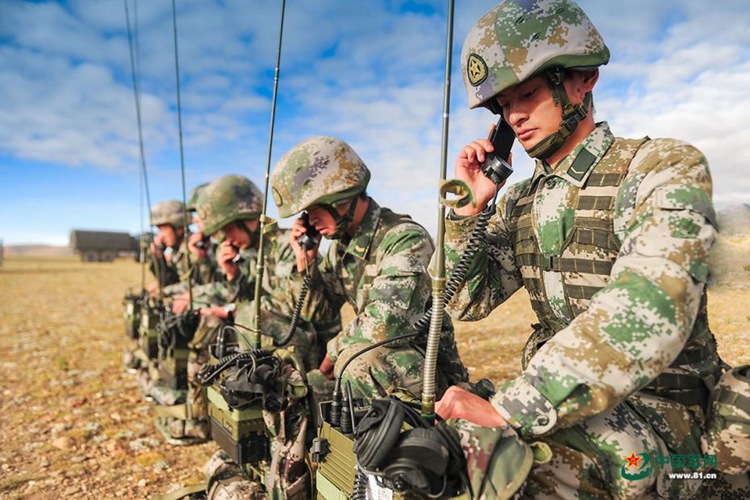 연휴도 반납한 중국 포병들의 훈련 현장
