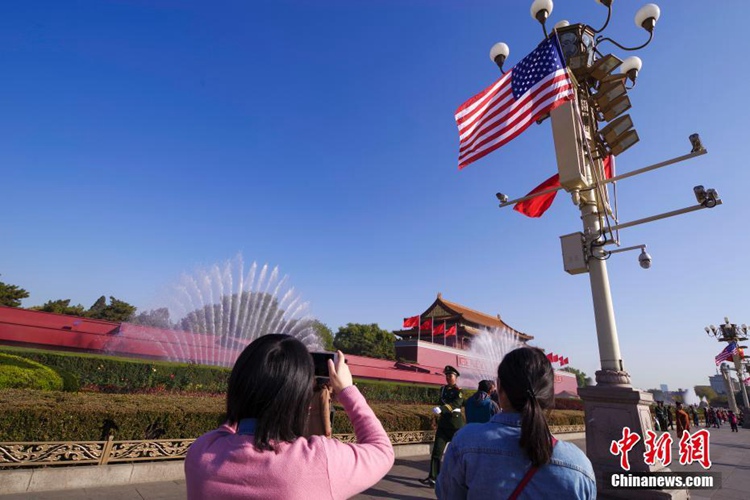 베이징 천안문 앞에 걸린 中美 양국 국기