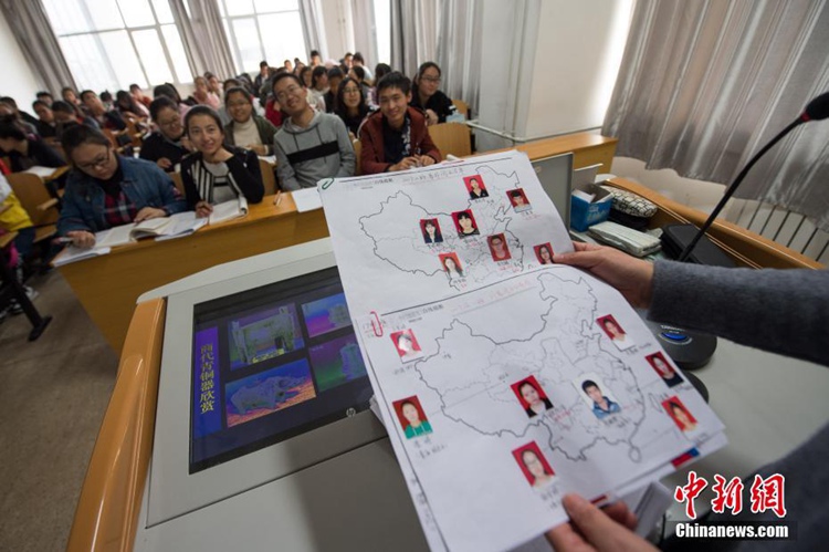 타이위안 고교 교사, 직접 만든 '지역별 학생 사진 명부'