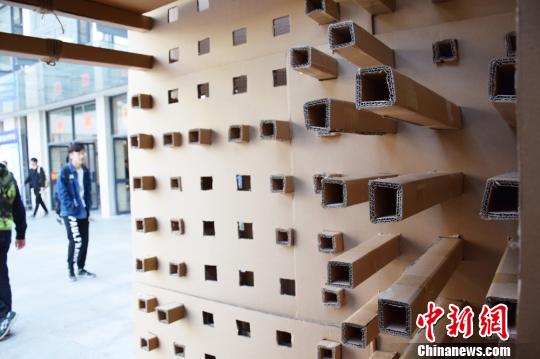 중국광업대 학생, 종이로 만든 건축물…'꿈'을 짓다