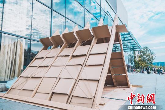 중국광업대 학생, 종이로 만든 건축물…'꿈'을 짓다