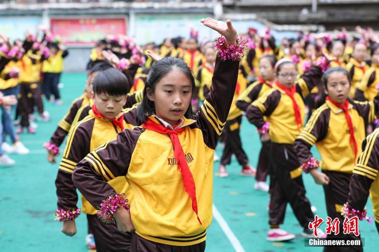 구이양 초등학교: 쉬는 시간 ‘희곡 체조’로 건강과 문학 모두 잡는다