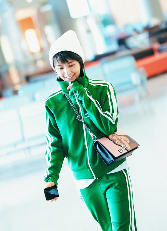 왕쯔원의 트레이닝복 공항패션, 통통 튀는 그녀의 매력