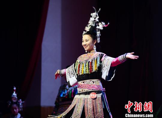 중국 구이저우 리핑서 개최된 ‘동족(侗族) 패션쇼’